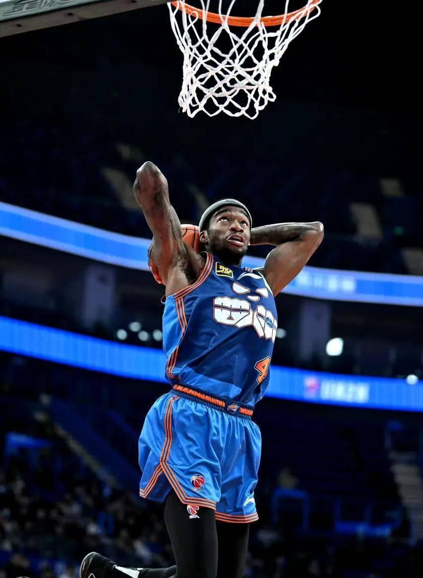 里程碑夜布莱顿战术微调，CBA季后赛今夜刷纪录，悬念犹存，阵容厚度经受考验的简单介绍